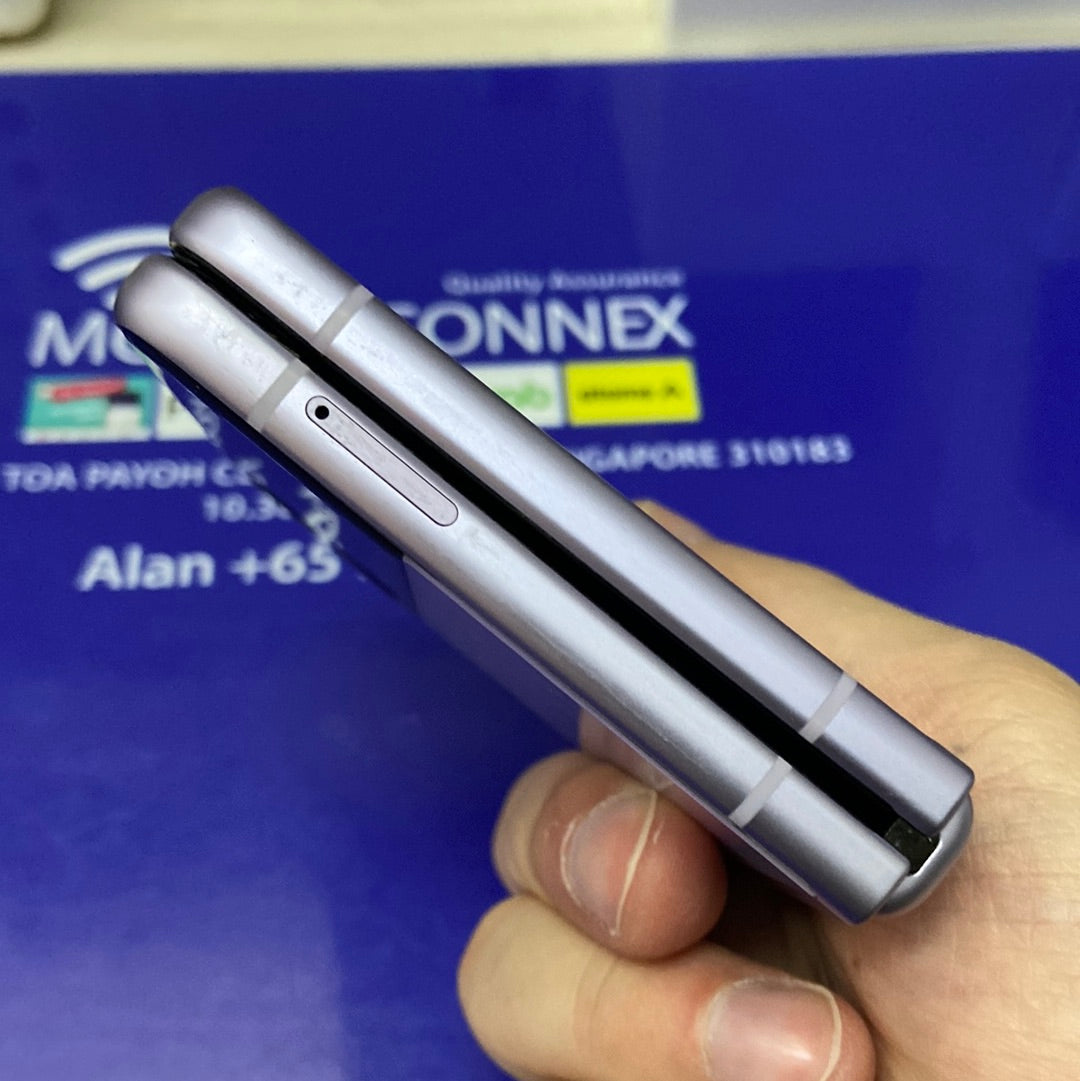 Samsung Galaxy z flip 3 256gb